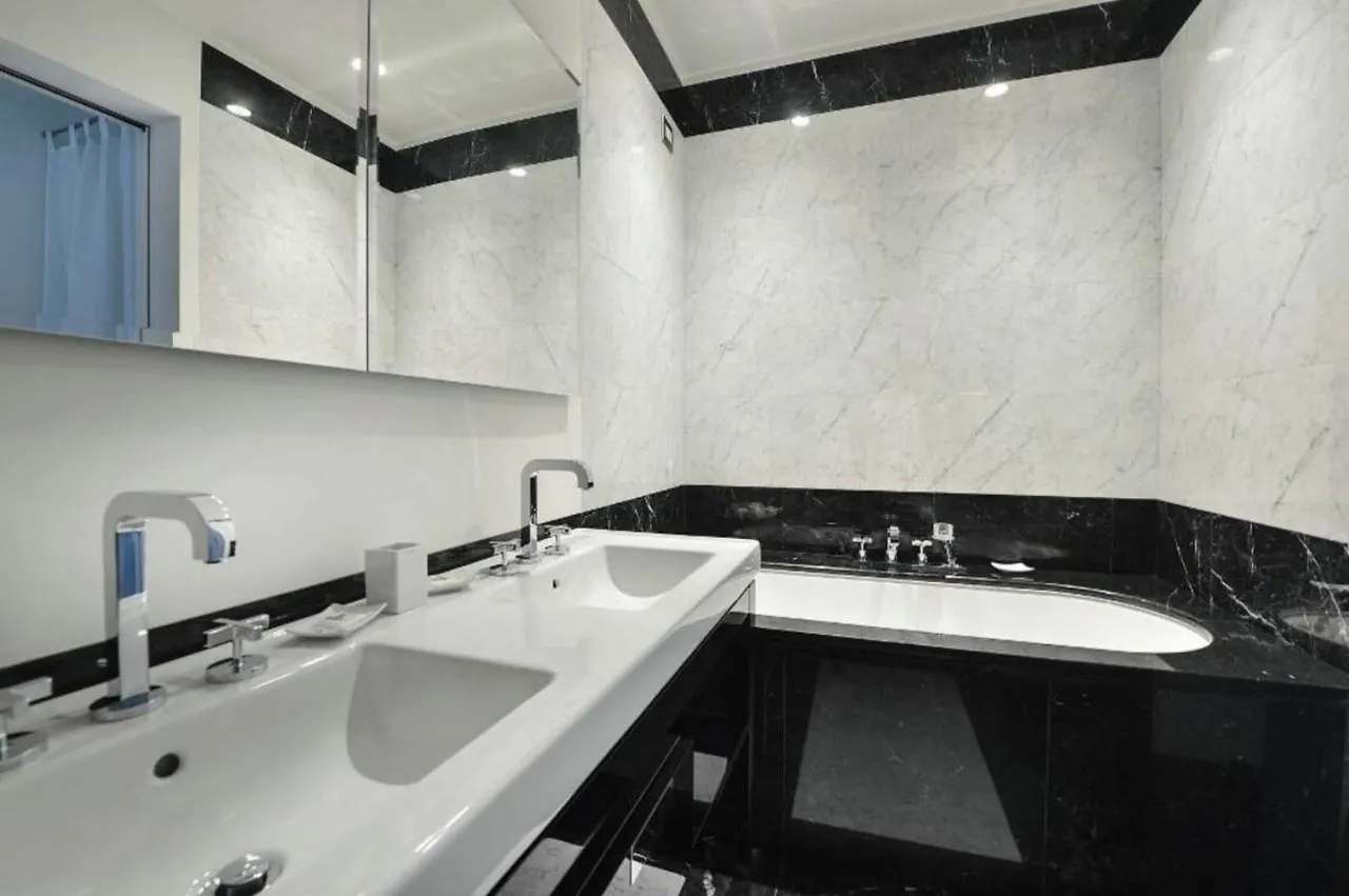 Liberazione - Solaria By Halldis Milano Lägenhet